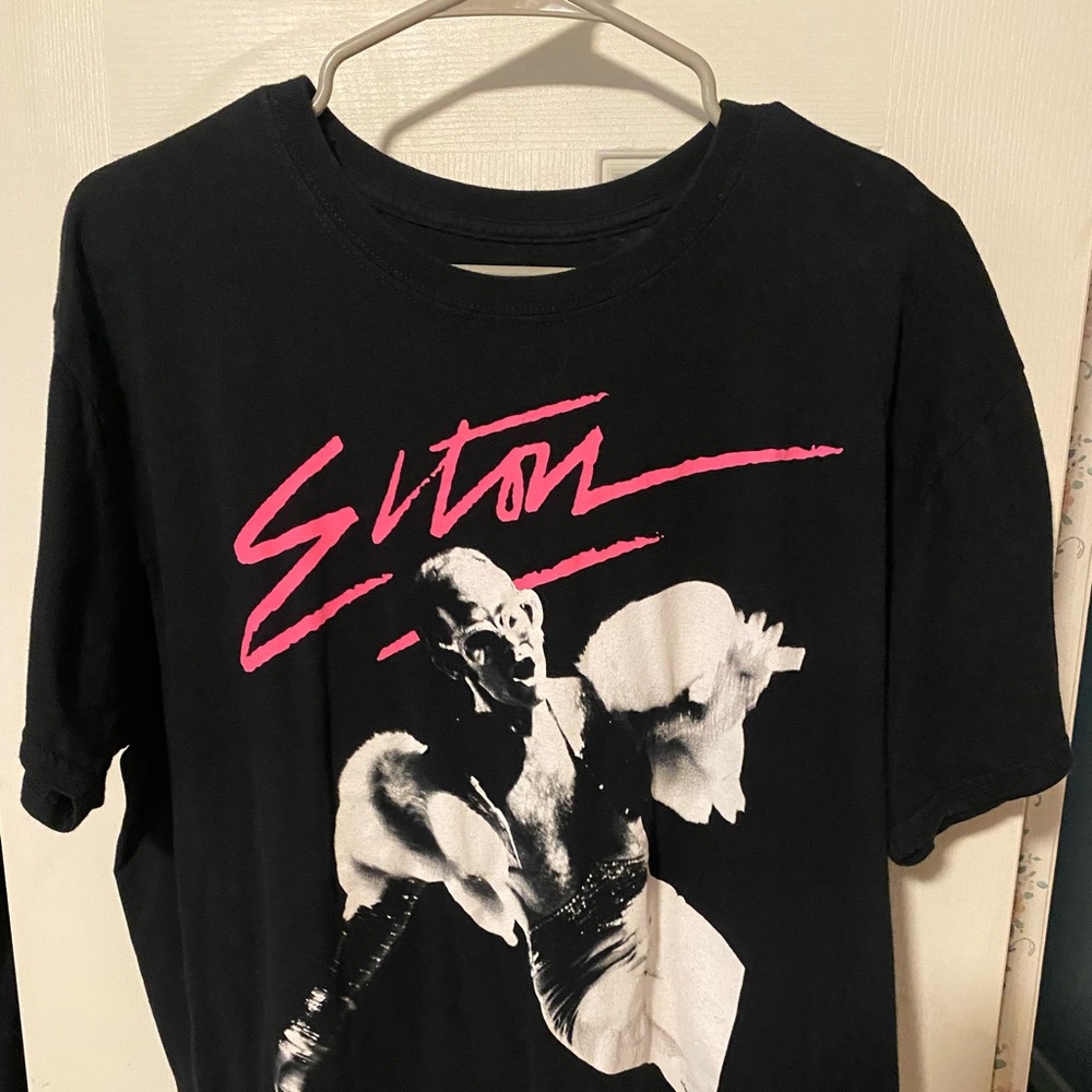 XL Elton John black t-shirt.